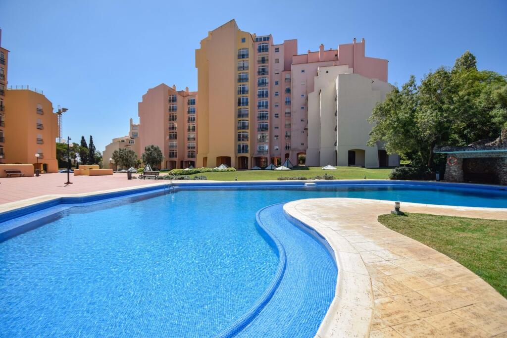 3 bedrooms Apartment in Cascais, Portugal No. 295387