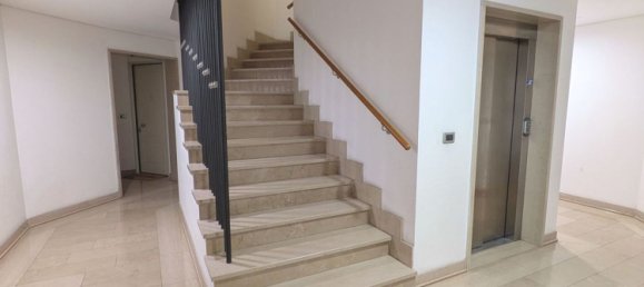 Квартира с 3 спальнями в Порденоне, Италия № 358093 2