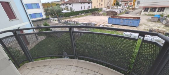 Квартира с 3 спальнями в Порденоне, Италия № 358093 16