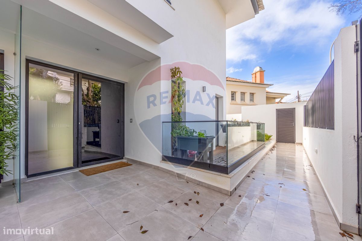 3 bedrooms Duplex in Oeiras, Portugal No. 76765