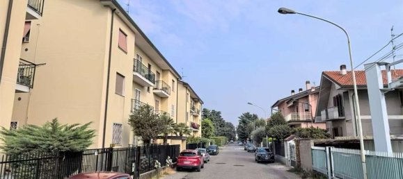 3 rooms Apartment in Legnano, Italy No. 166921 2