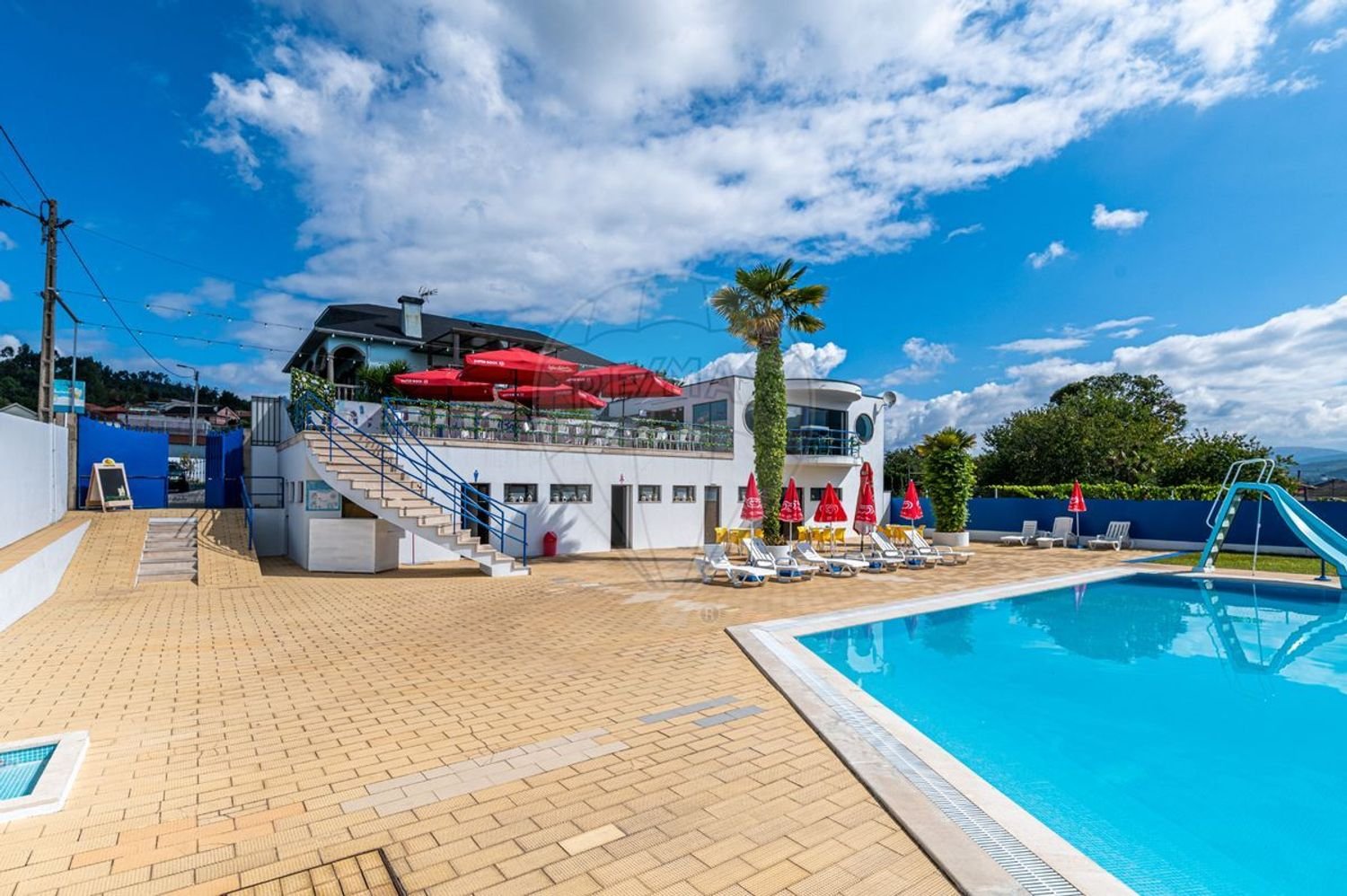 1287m² Commercial property in Santo Emiliao, Portugal No. 41405