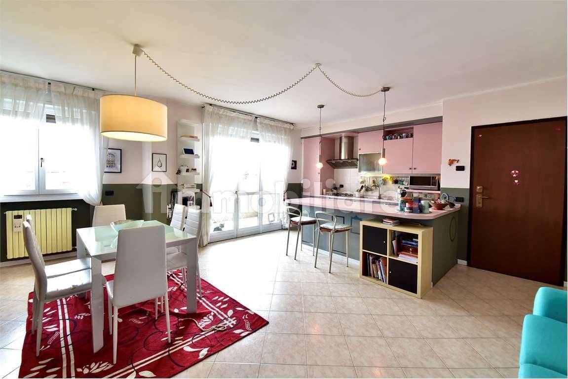 Apartamento de 2 dormitorios en Limido Comasco, Italy No. 6155