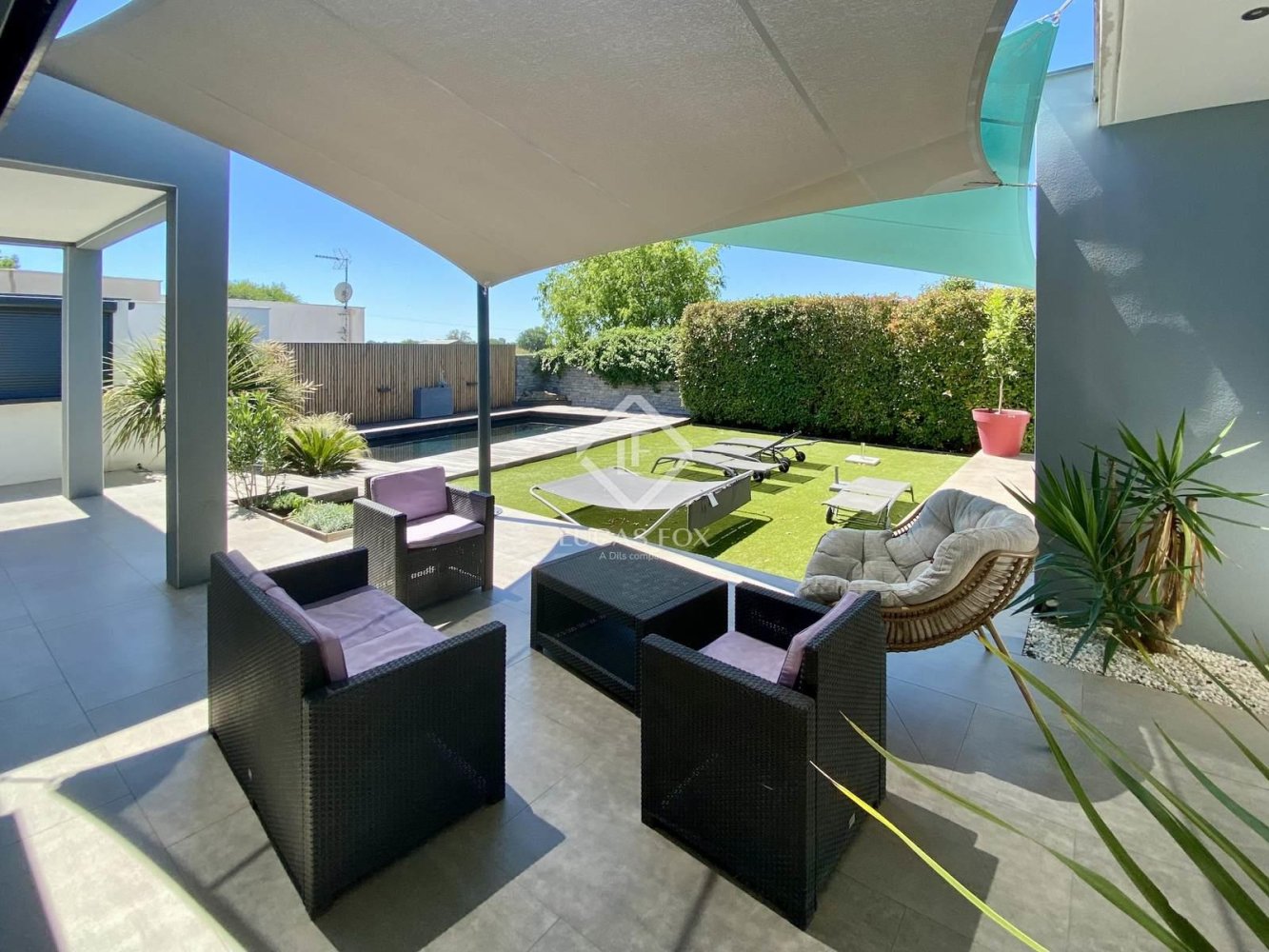 5 bedrooms Villa in Montpellier, France No. 309119