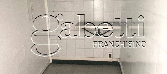 3 rooms Commercial property in Ferrara, Italy No. 279332 7