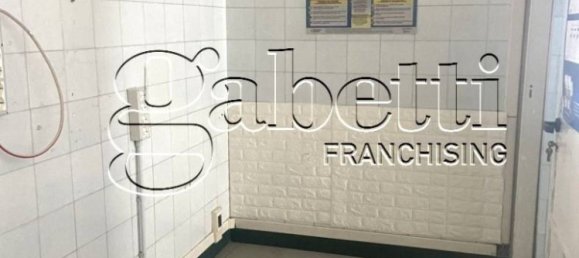 3 rooms Commercial property in Ferrara, Italy No. 279332 6