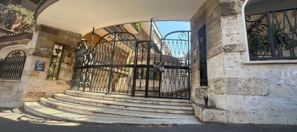 6 rooms Apartment in Rome, Italy No. 297129 2