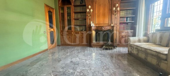 6 rooms Apartment in Rome, Italy No. 297129 6