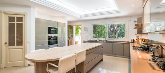 7 bedrooms Villa in Marbella, Spain No. 71837 11