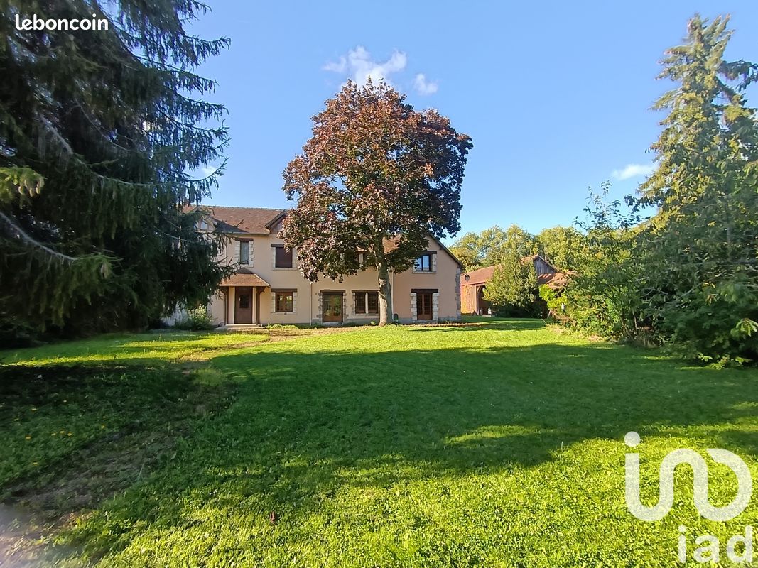 9 bedrooms House in Jouy, France No. 70889