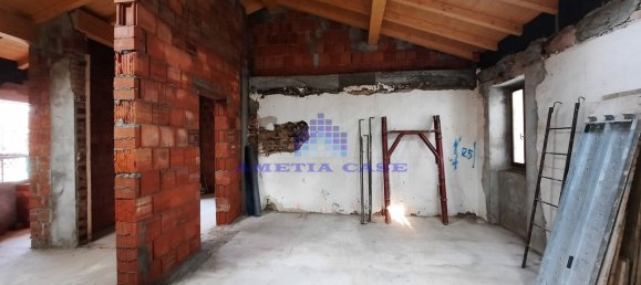 Квартира с 2 комнатами в Вердерио, Италия № 1993 4