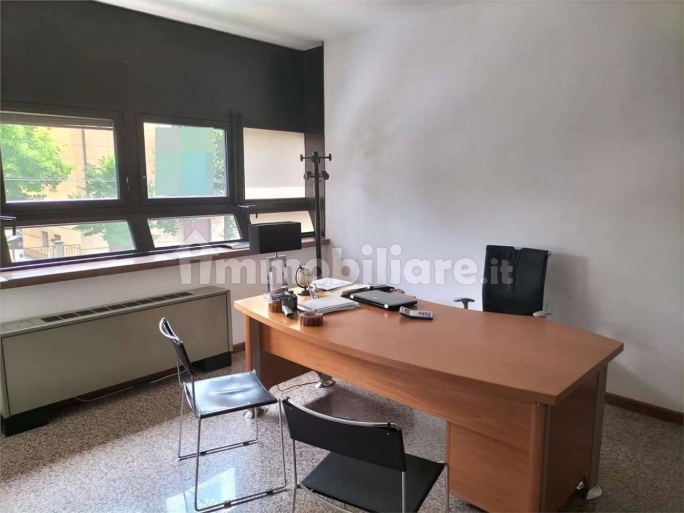 71m² Office in Modena, Italy No. 397201