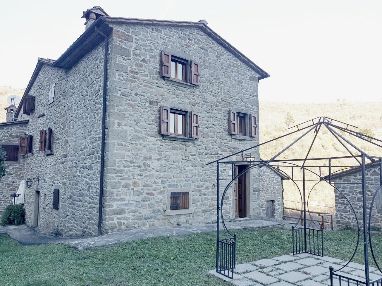 8 rooms House in Talla, Italy No. 5144