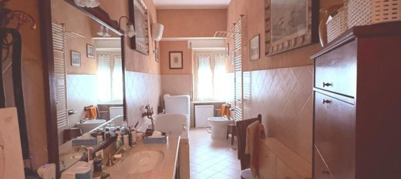 3 rooms Apartment in Rome, Italy No. 73825 2