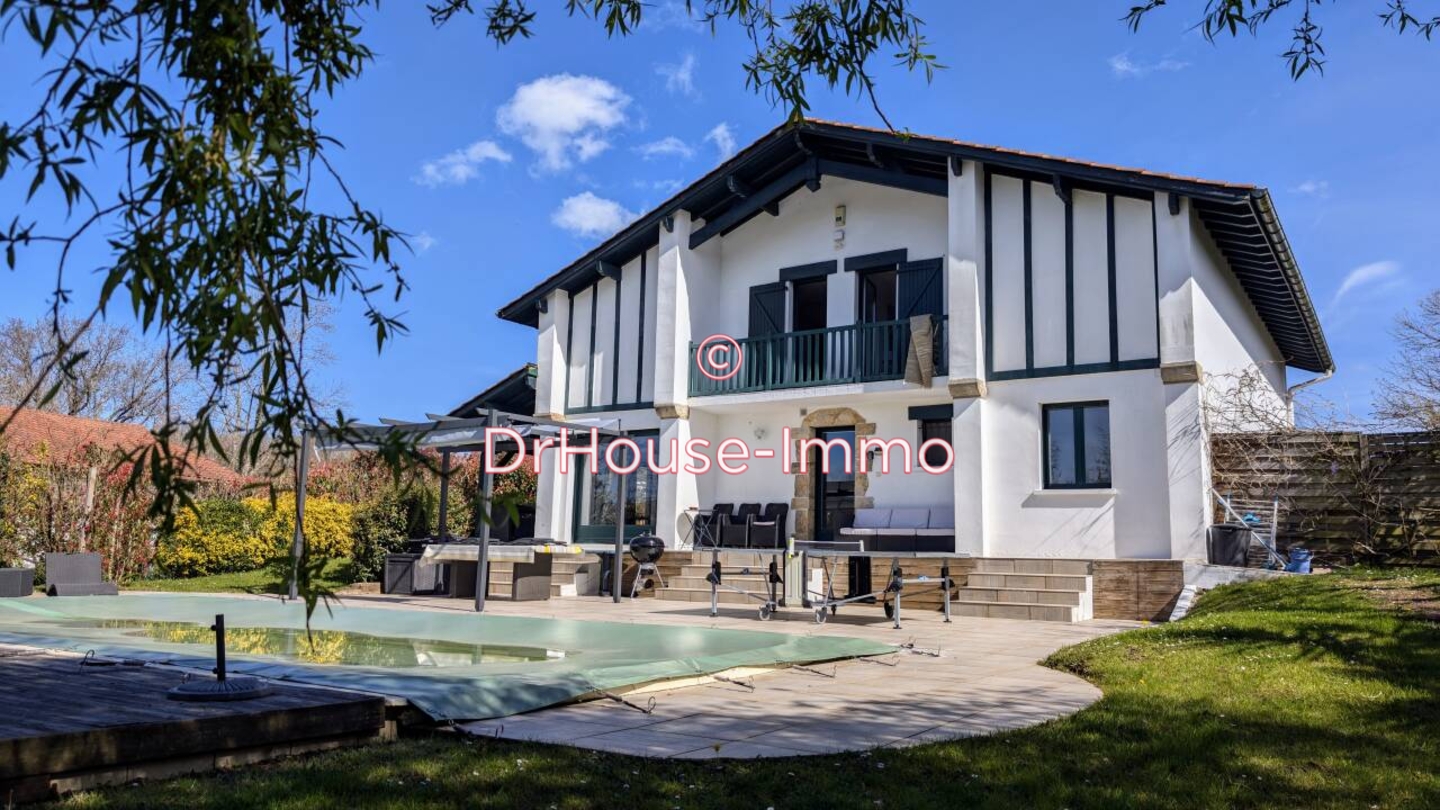 5 bedrooms House in Urrugne, France No. 104106