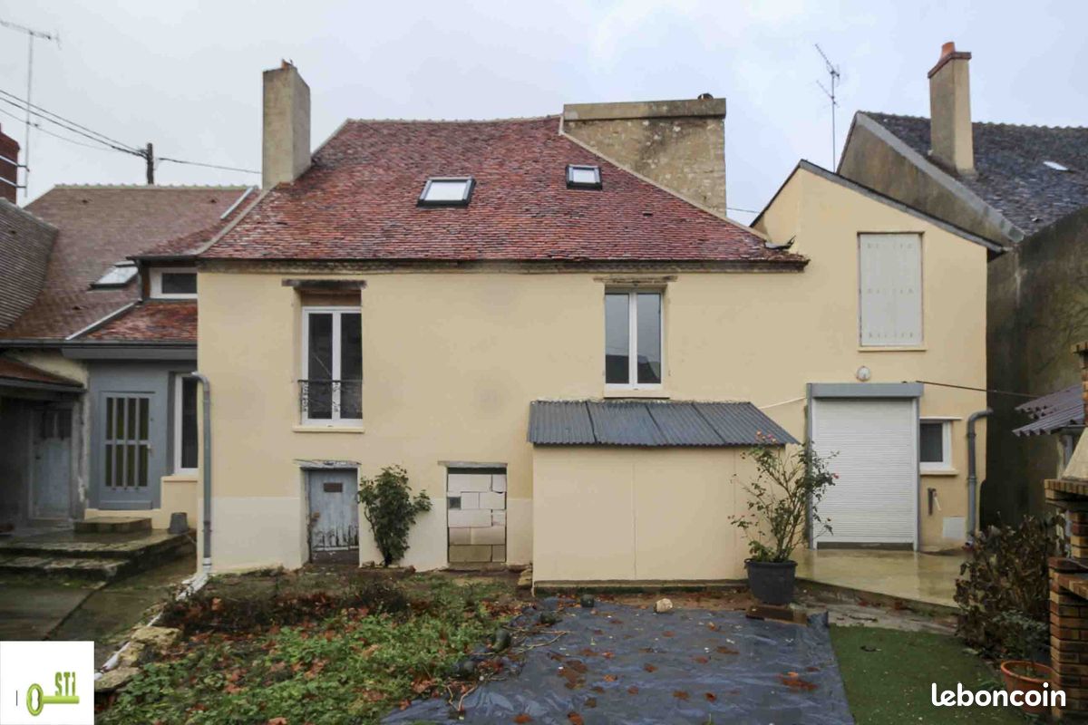 Casa de 4 dormitorios en Sainte-Genevieve-des-Bois, France No. 83178