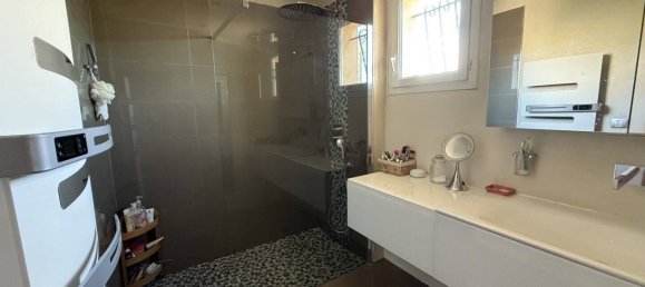 4 bedrooms House in Marseille, France No. 329215 8