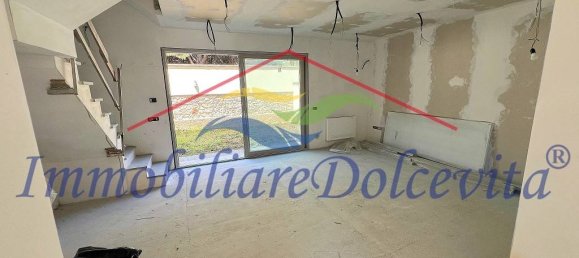 3 bedrooms Apartment in Florence, Italy No. 264621 2