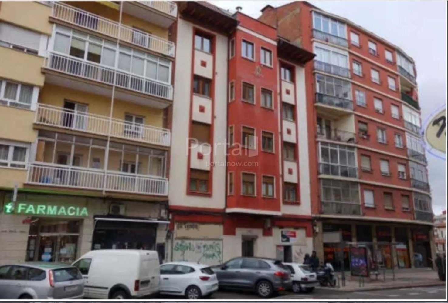  عقار تجاري في Leon, Spain 289متر مربع رقم 65015