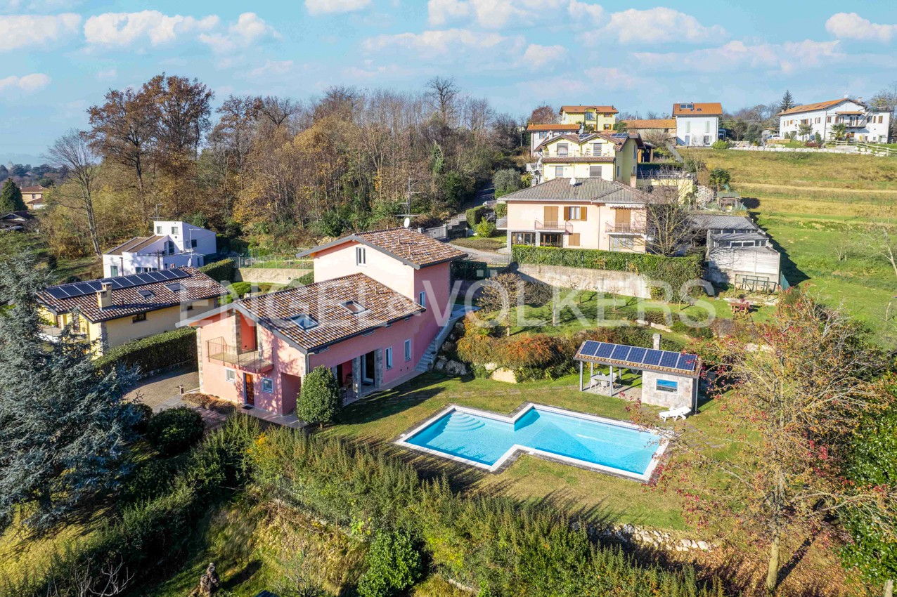 4 Schlafzimmer Villa in Varese, Italy, Nr. 64737