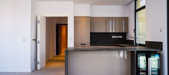 3 bedrooms Apartment in Limassol, Cyprus No. 9537 4