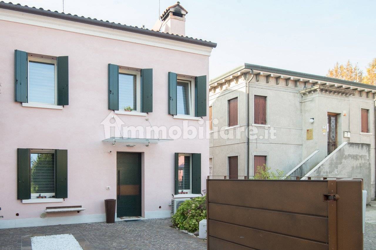 2 bedrooms House in Noale, Italy No. 326739