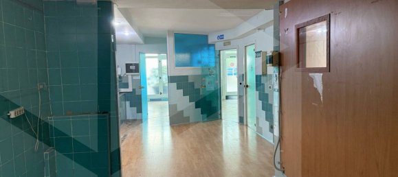 6 rooms Commercial property in Bari, Italy No. 25545 10