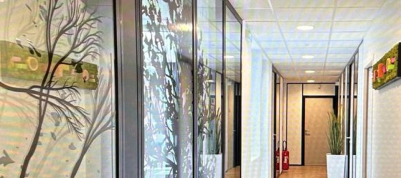 91m² Commercial property in Challes-les-Eaux, France No. 205022 2