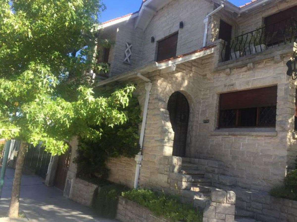 4 bedrooms House in Mar del Plata, Argentina No. 100642