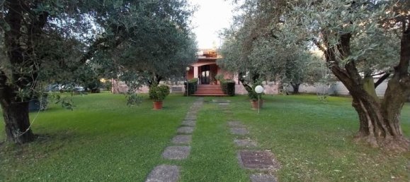 6 rooms Villa in Carrara, Italy No. 234850 2
