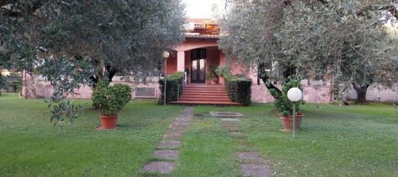 6 rooms Villa in Carrara, Italy No. 234850 3