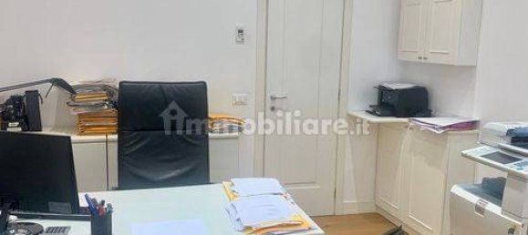 1 room Commercial property in Genoa, Italy No. 35795 9