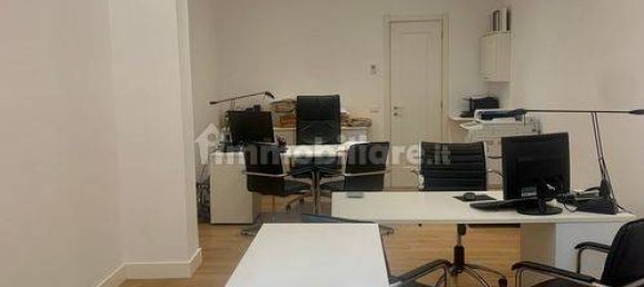 1 room Commercial property in Genoa, Italy No. 35795 8