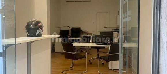 1 room Commercial property in Genoa, Italy No. 35795 6