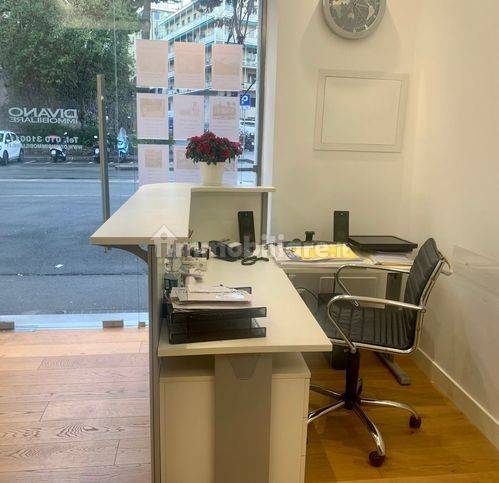1 room Commercial property in Genoa, Italy No. 35795