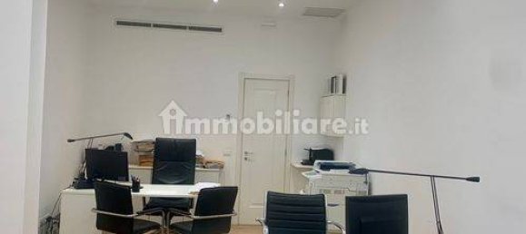1 room Commercial property in Genoa, Italy No. 35795 4