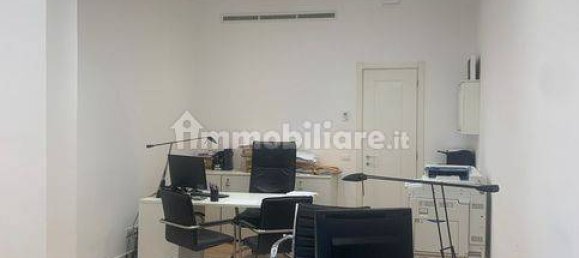 1 room Commercial property in Genoa, Italy No. 35795 3