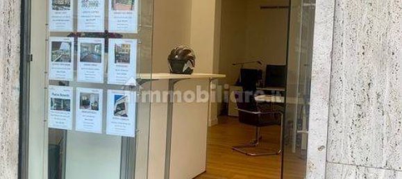 1 room Commercial property in Genoa, Italy No. 35795 5