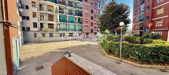 3 bedrooms Apartment in Naples, Italy No. 347458 2