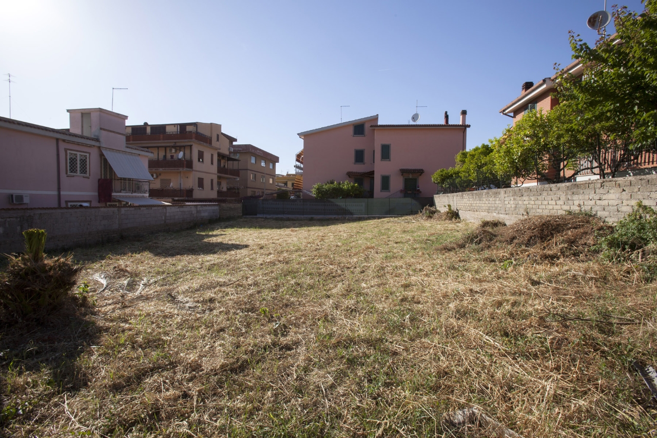 630m² Land in Rome, Italy No. 228191
