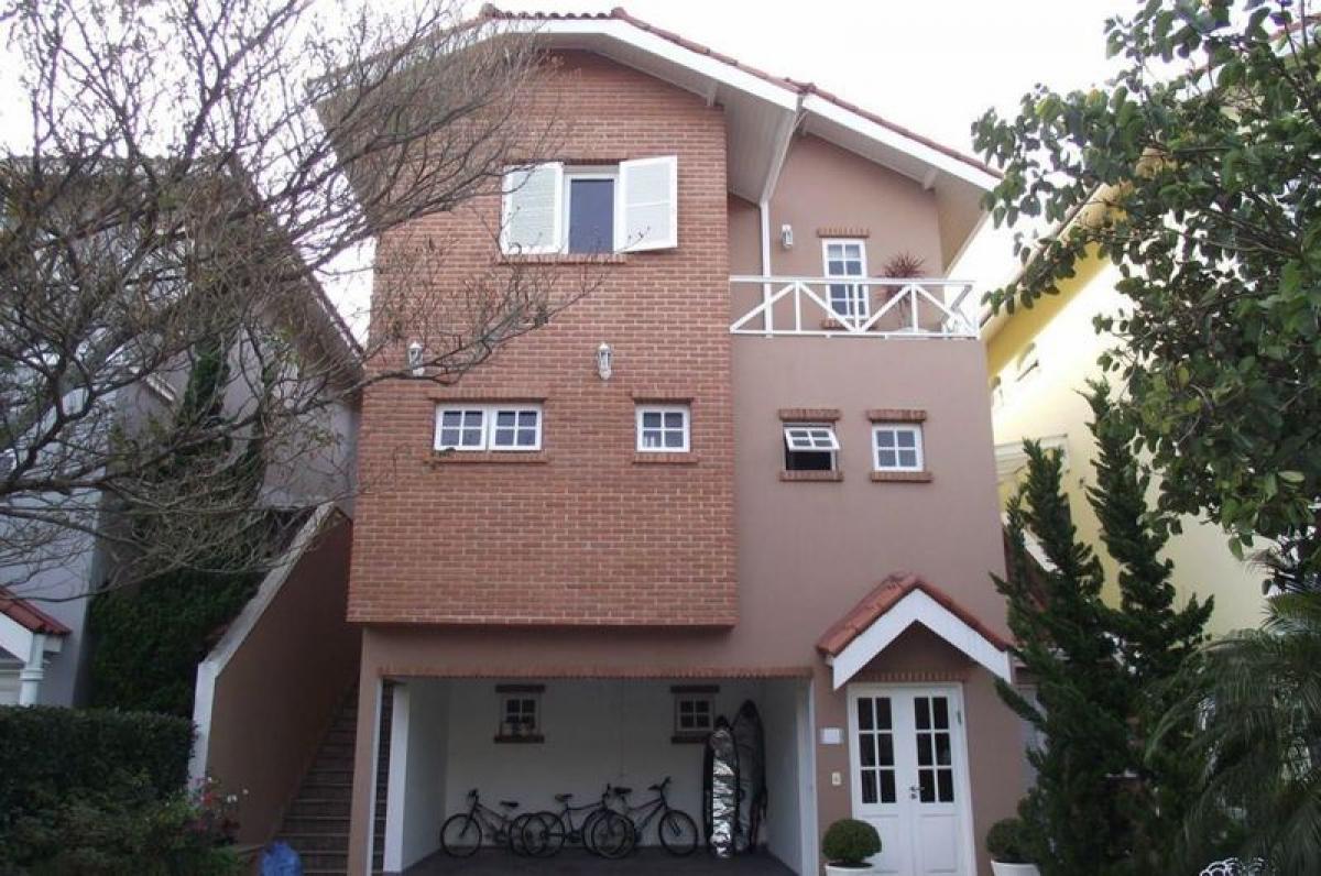 Casa de 4 dormitorios en Sao Paulo, Brazil No. 589217