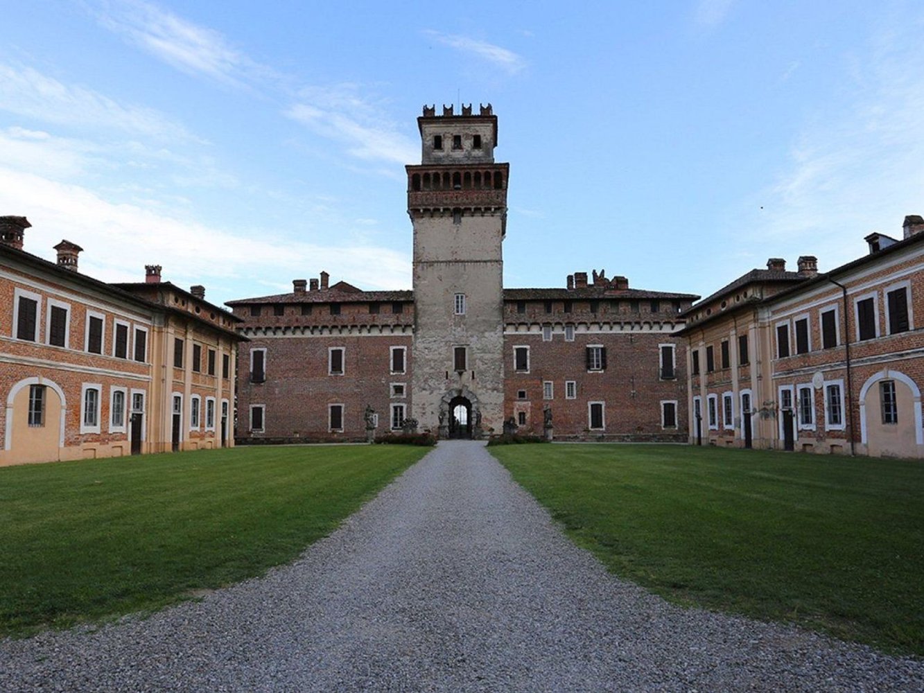 6 rooms Apartment in Chignolo Po, Italy No. 280513