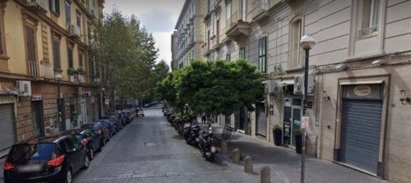 Propriété commerciale à Naples, Italy 53m² No. 143035 5