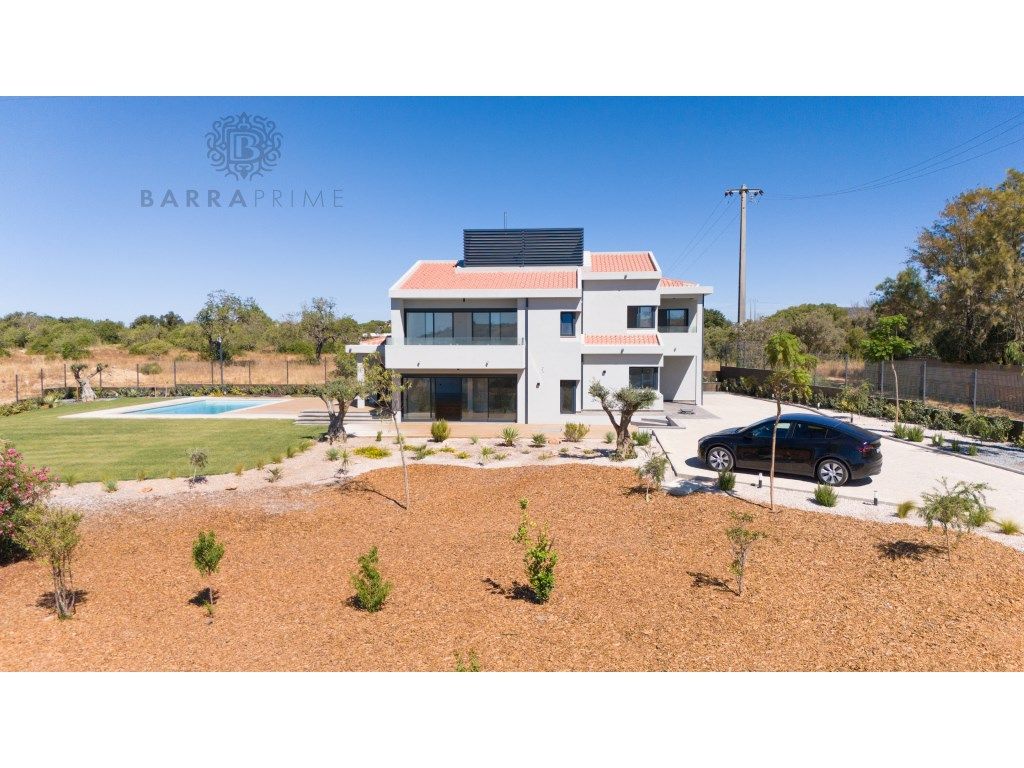 5 bedrooms House in Quarteira, Portugal No. 203856