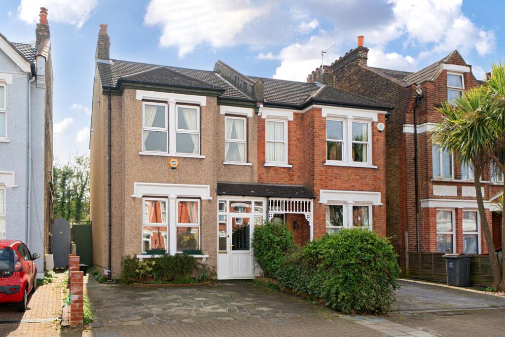 3 bedrooms House in Beckenham, United Kingdom No. 14380