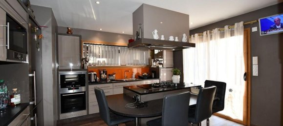 2 bedrooms House in Chateau-Thebaud, France No. 104912 3