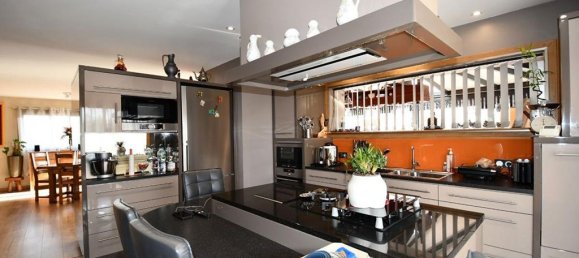 2 bedrooms House in Chateau-Thebaud, France No. 104912 4