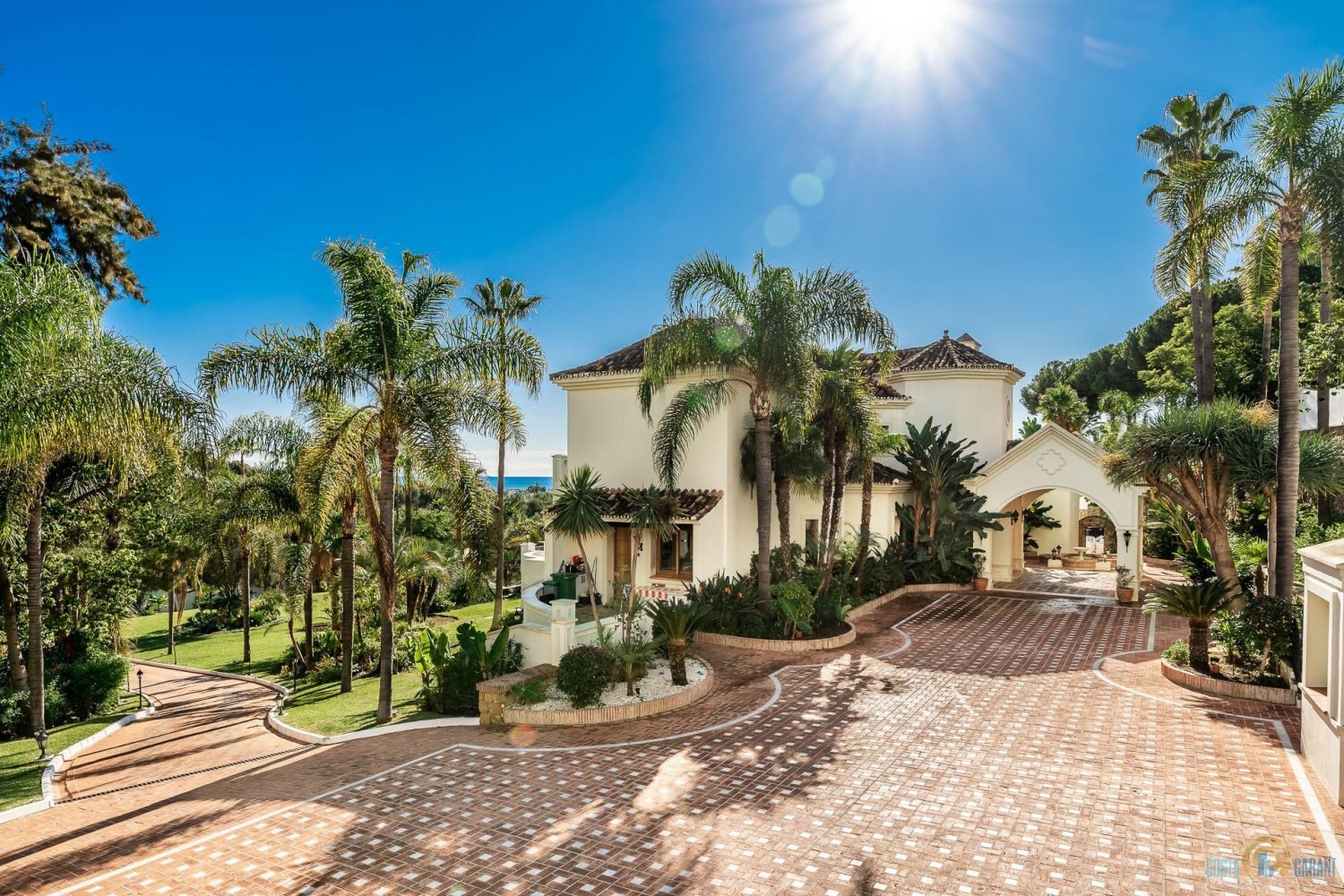 16 bedrooms Villa in Marbella, Spain No. 10051