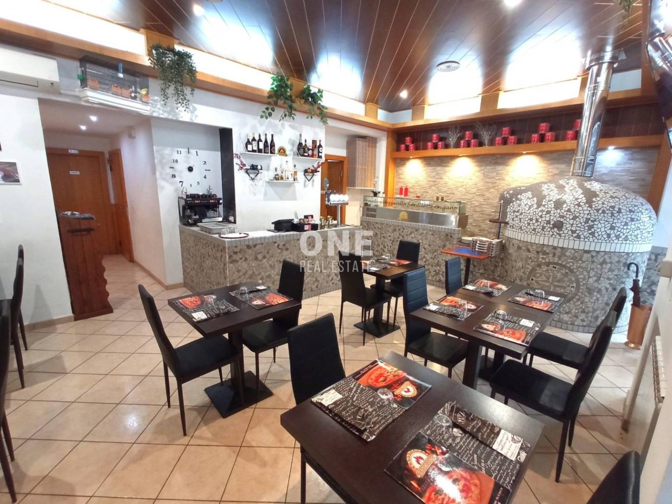 3 rooms Commercial property in Milan, Italy No. 239416