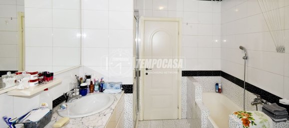 2-salle Appartement à Cologno Monzese, Italy No. 268879 9